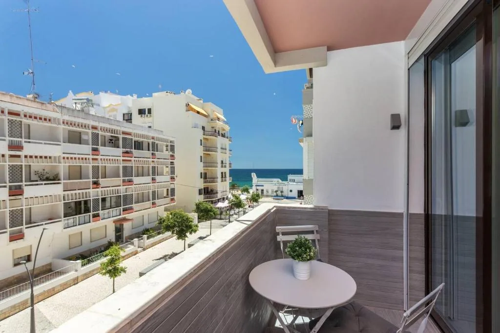 Luxury Beach Apartment — interior 2
